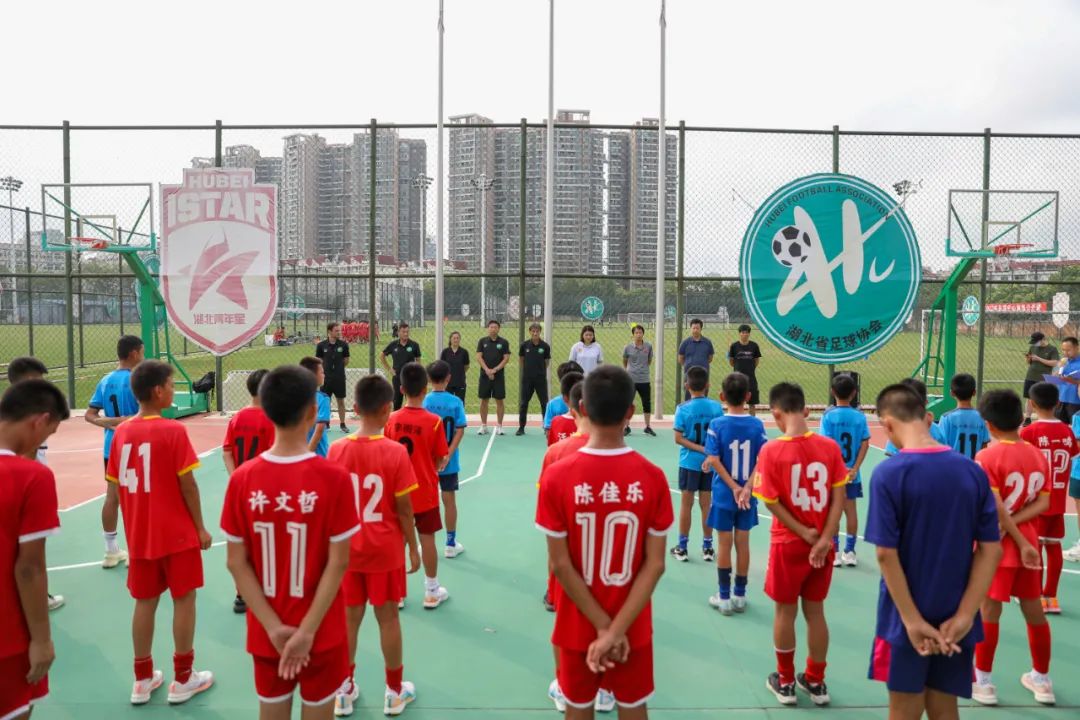 还邀请了新华路体育中心足球教练员张斌以及湖北地区基层青训教练代表鲁储国（孝感）、易青嵩（宜昌）参加